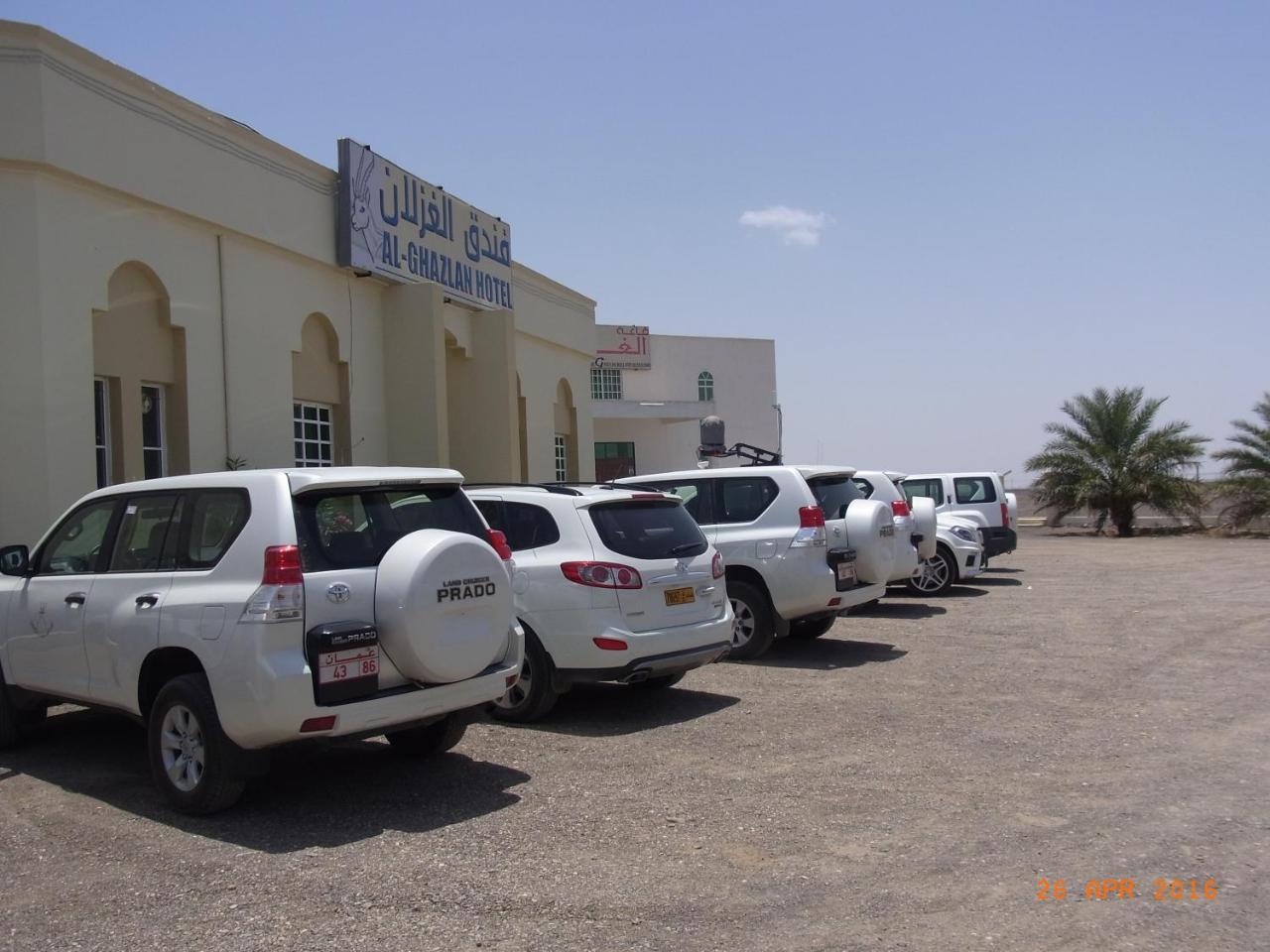 Al Ghazlan Hotel Sinaw Ruddah Esterno foto