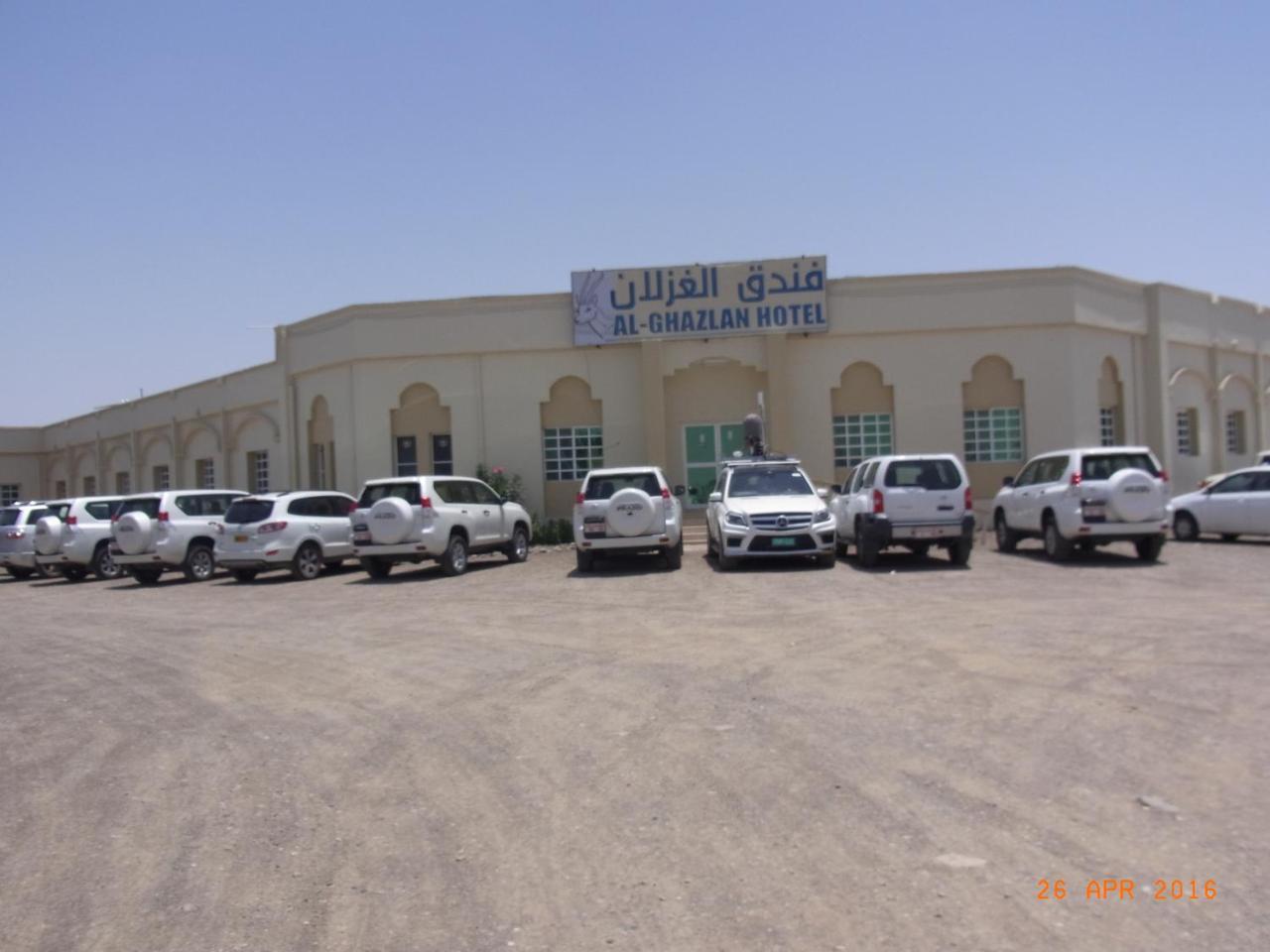 Al Ghazlan Hotel Sinaw Ruddah Esterno foto