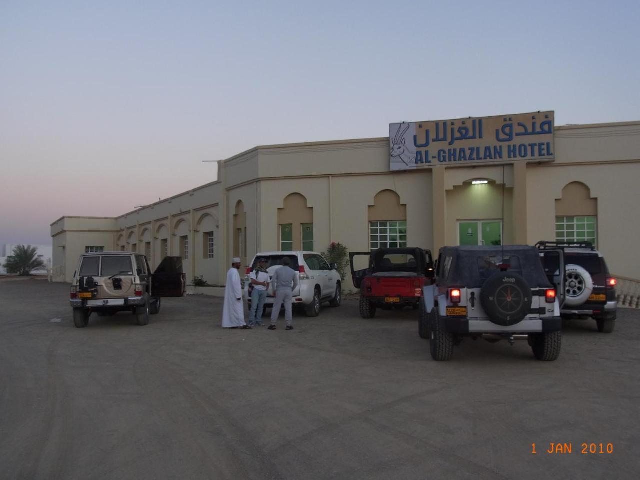 Al Ghazlan Hotel Sinaw Ruddah Esterno foto